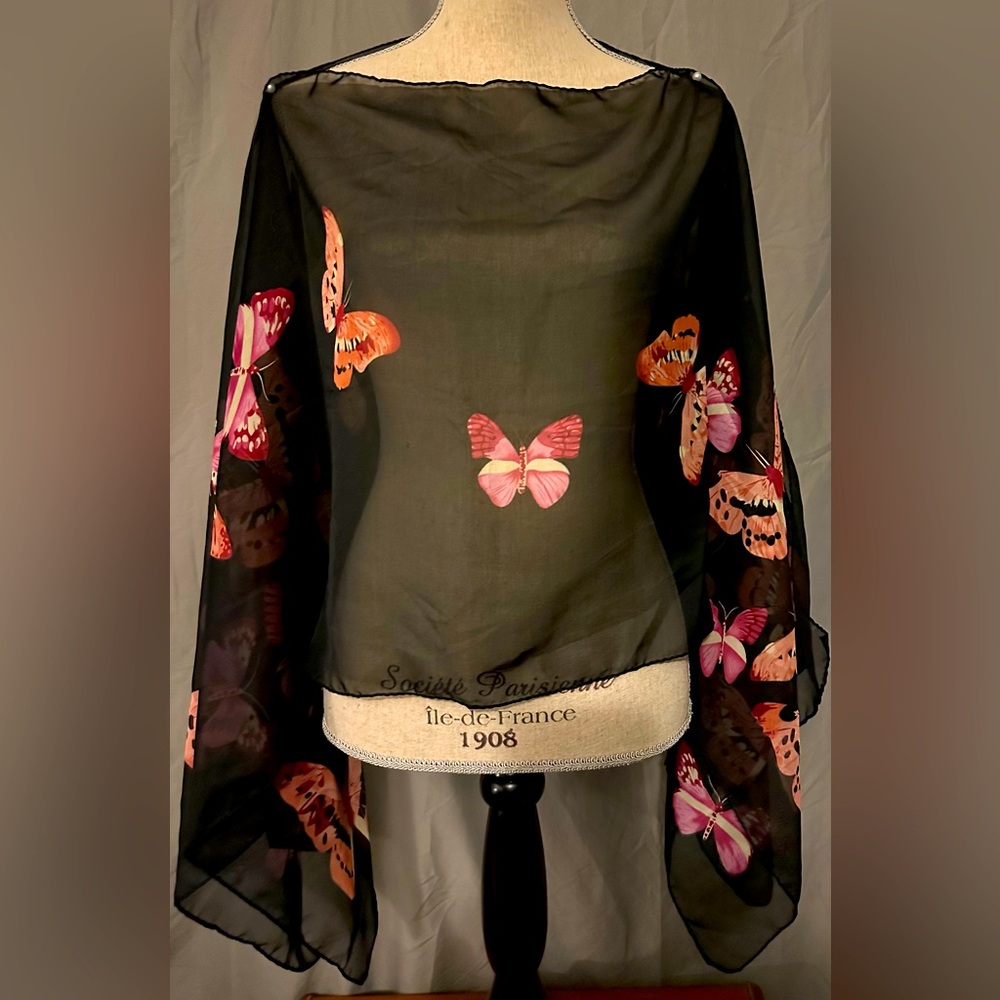 NWOT Cover used in many different ways over a sleeveless item scarf poncho